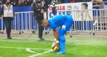 他今天像一位艺术家